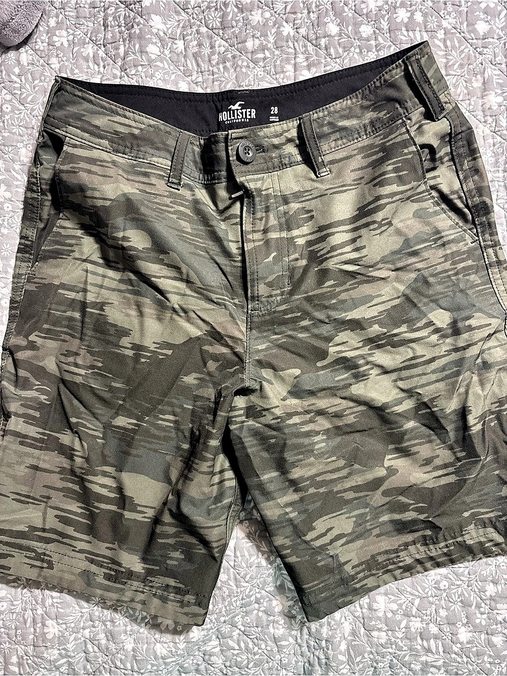 Hollister Men's Camo Cargo Shorts Waist 28 Like New material is like swimming sh